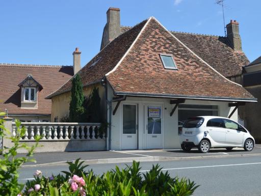 Loft tout confort avec cuisine et Wi-Fi gratuit, au cœur du village près de Châteauroux - FR-1-591-133 - Housity
