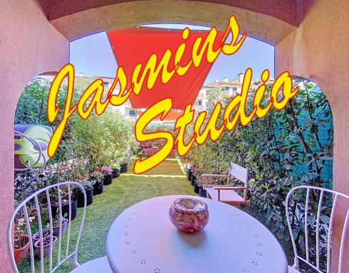 Cosy, Wi-Fi, jardin & parking, Jasmins Studio en Côte-d'Azur - Housity