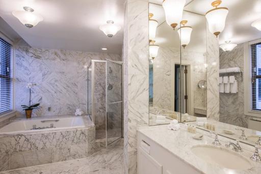 Hotel Cleveland Autograph Collection - Housity