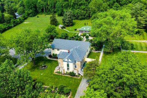 Stone Manor Boutique Inn - Housity