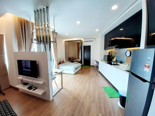 Symphony Tower Studio #9 with balcony - Housity