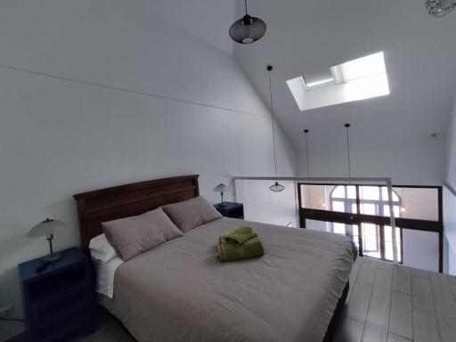 HOM I Hermoso Loft 2PAX en cerro Barón y Estacionamiento 2213 - Housity