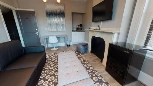 1-31 Excellent Location, Walk Everywhere Sleeps 3 - Housity