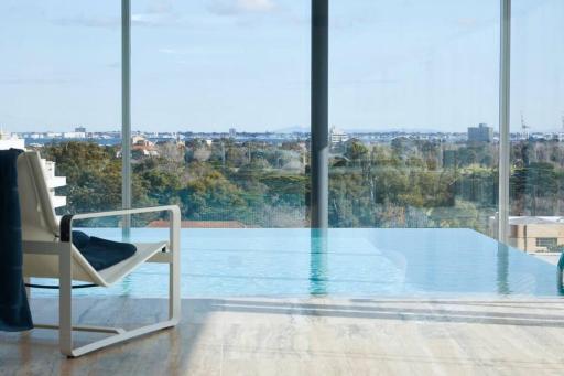 Fawkner Residence 1B2B condo Smart TV - Housity