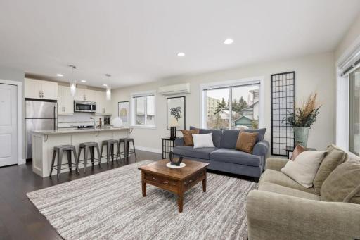 Newly Furnished 2-BD 1-WC home Close to Ferry - Housity