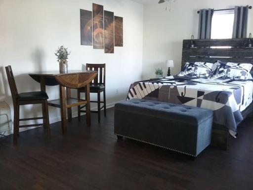 Music Studio Getaway, Close to Entertainment! - Housity