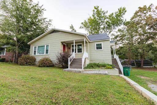 Charming 3-Bedroom Home in Rossville, GA - Family Retreat - Housity