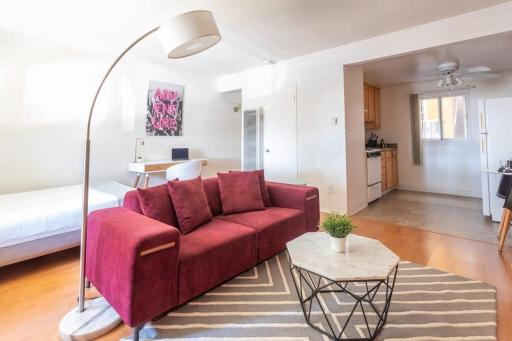 Fabulous Chic Studio right by LAX w Desk and Wifi - Housity