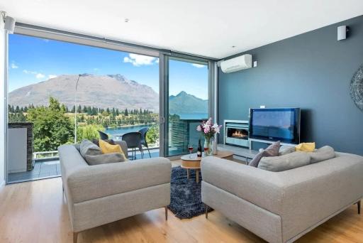 Luxury Lake View - 1 Bedroom - Housity