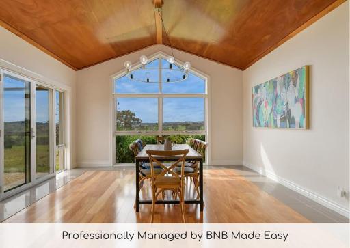 Borenore Retreat Huge Family Home Amazing Views - Housity