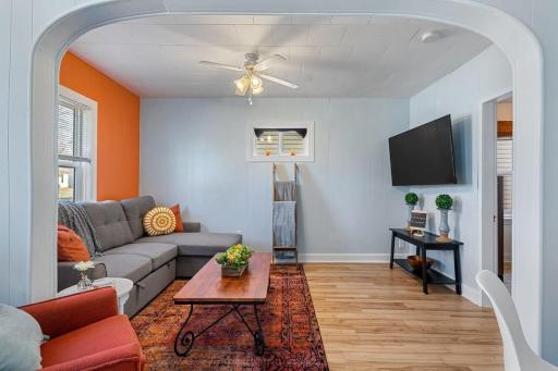 Dino Cave l Walk to Downtown l Fire Pit & BBQ I TV - Housity