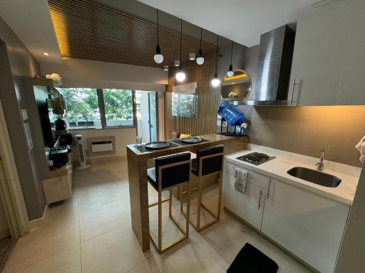 Nice one BR condo free pool in Commonwealth QC - Housity