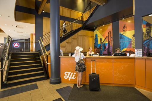 HI Chicago Hostel - Housity