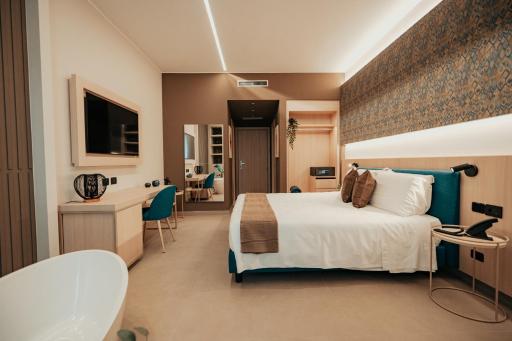 Lumia Hotel - Hizvo