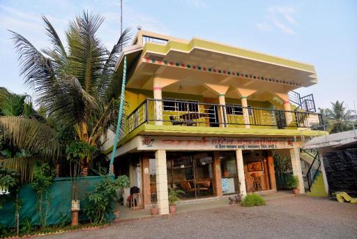 Aadesh Restorent - Housity