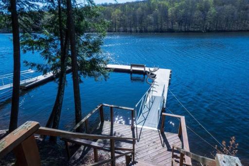 Lakefront Haven Cottage - Housity