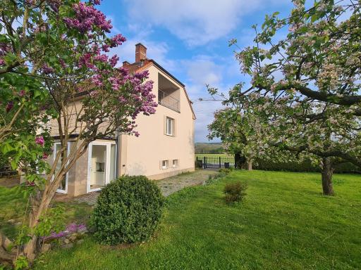 Cottage next Svihov castle - Housity