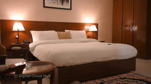 Ambassador Hotel Clifton - Housity