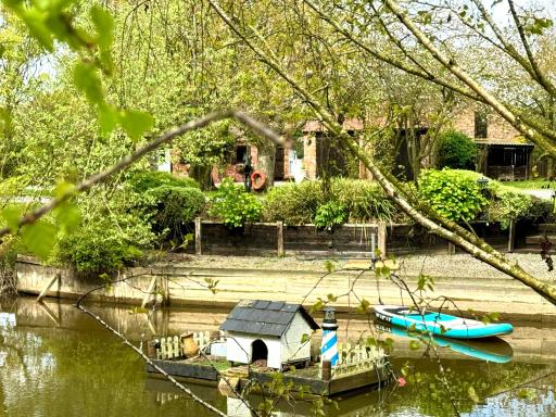 18th century 3 bed Barn- Beautifully converted - Housity