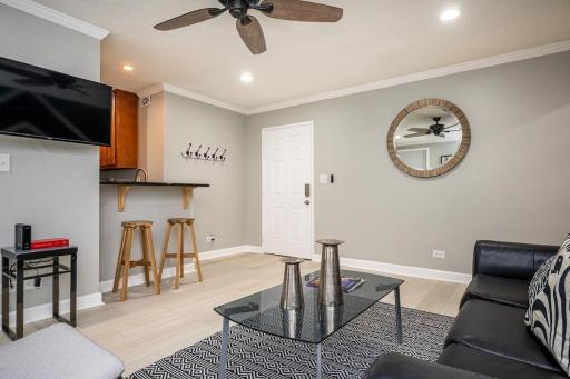 Downtown! 24h Concierge! Private Balcony! 11K - Housity