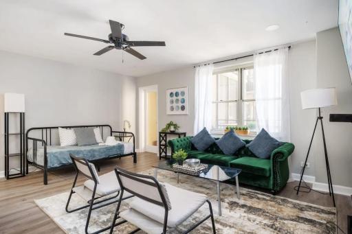 Downtown! Private Balcony! 24 Concierge! 11H - Housity