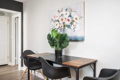 Downtown! Private Balcony! 24 Concierge! 11H - Housity