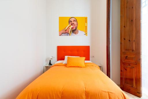 Banana Gay House - Only Men - Housity