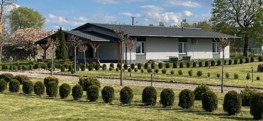 Pawilon Akacjowy przy Pałacu SŁONOWICE - Housity
