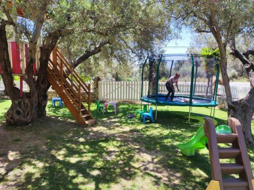 Rent Rooms Alexiou - Housity