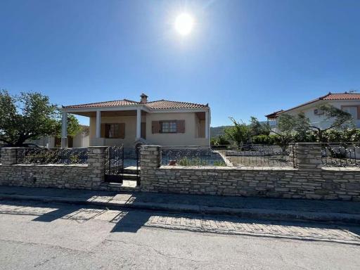Rustic and Spacious House - Housity