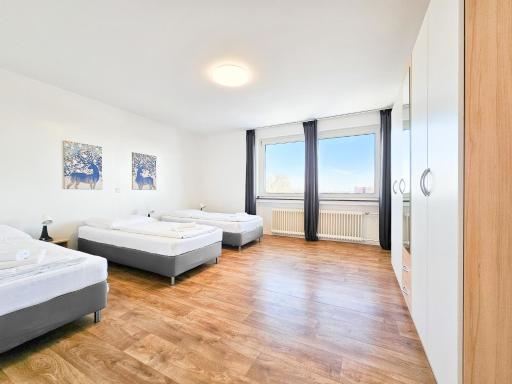 RAJ Living - 1 or 3 Room Apartments with Balcony - 20 Min Messe DUS & Airport DUS - Housity