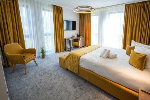ALIVE HOTEL - Housity