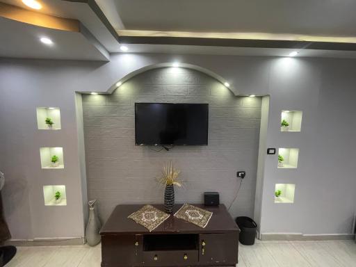 Holiday pyramids view - Housity