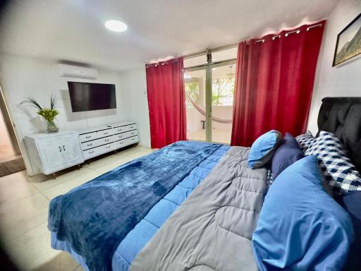 Amplio apartamento renovado con 3 habitaciones, 3 baños, terrazas, Smart TV y wifi incluidos - Hizvo