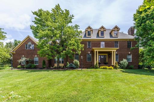 Beautiful Country Estate Basement Apartment - Housity