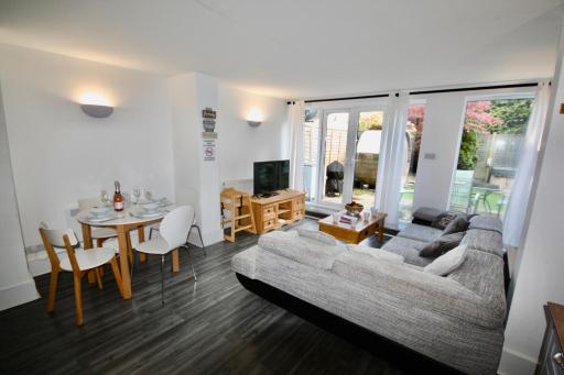 Bournemouth Hot Tub & Sauna Holiday Let - Housity