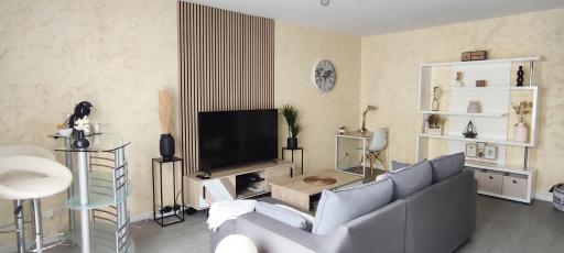 Cosy Appart - Balcon, parking, spacieux T2 - Proche Eurexpo Stade - Housity