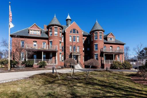 The Centennial Hotel - Housity