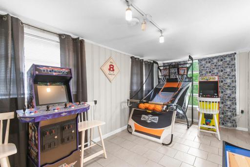 Suburban Bliss Getaway Wi-Fi Parking Long Stay - Housity