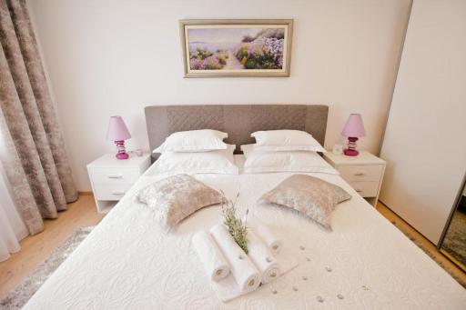 Apartment Satureja Montana - Housity