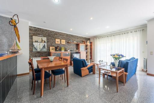 GuestReady - Parrot in the Lilies (Free Parking) - Housity