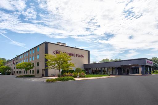 Crowne Plaza Chicago-Northbrook, an IHG Hotel - Housity