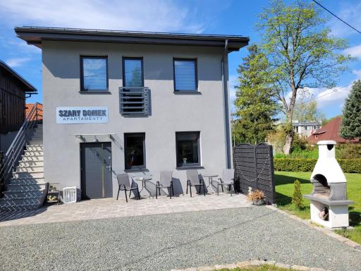 Szary Domek - Housity