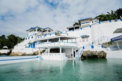 Rockwalled Adventure Resort by Hiverooms - Housity
