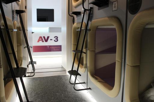 AV-3 capsule hotel - Housity