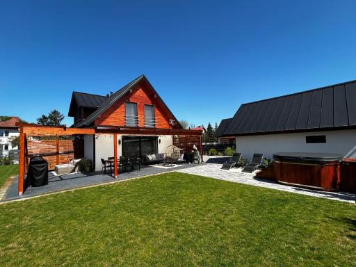 Lake HouseLubniewice domek całoroczny z jacuzzi blisko jeziora - Housity