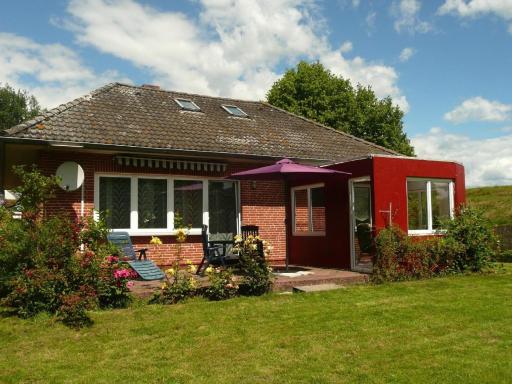 Gemütliches Ferienhaus am Deich mit Gartenzimmer - Housity