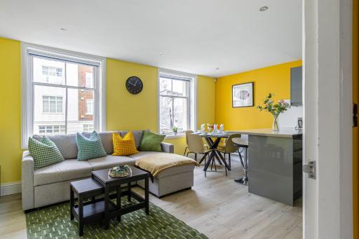 Central-Few Steps from Brighton Beach by Creatick - Housity