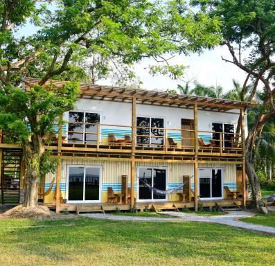 Sunset Hut Hostel - Housity