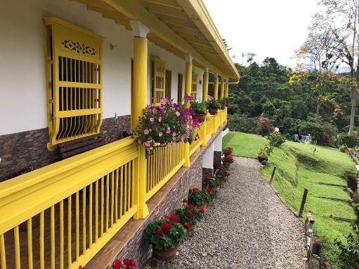 Finca cafetera con TV, Baño Privado, Wifi - Housity